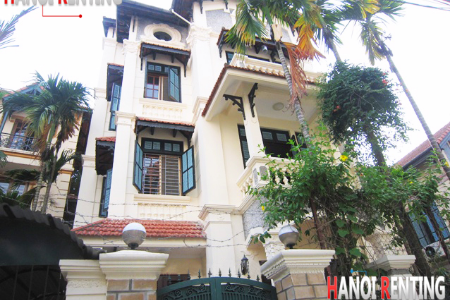 Party furniture house for rent in To Ngoc Van, quiet lane, courtyard
