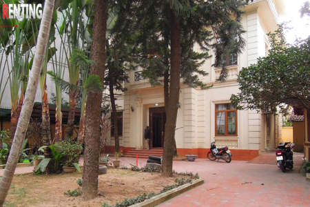 Big yard villa for rent in To Ngoc Van, 05 bedrooms, unfurnished villa