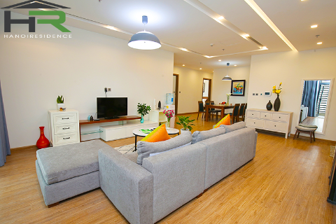 4 bedroom apartment in high floor Vinhomes Metropolis, furnished & lake view
