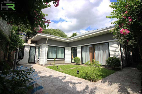 Modern one-storey villa with 4 bedroom for rent in Tay Ho