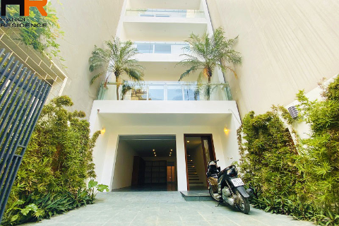 Modern 5 bedroom house with yard and garage for rent in Dang Thai Mai- Tay Ho