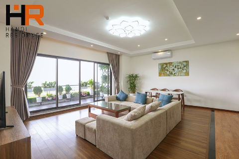 Lake view 04 beds serviced apartment on Xuan Dieu with big balcony