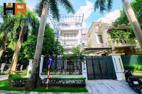 Coner Villa Ciputra for rent in block C, 05 beds with unfurnished