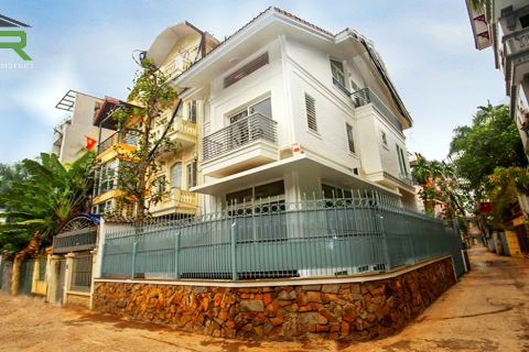 Corner house to lease with outdoor space in Dang Thai Mai - Tay Ho