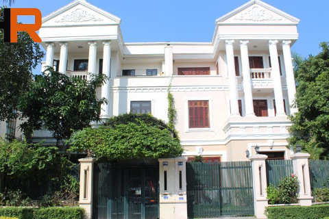 Coner villa for rent in Ciputra with big garden and large livingroom