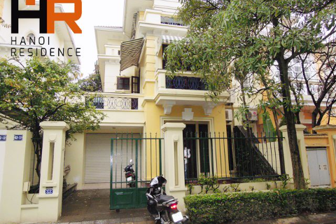 Villa in Ciputra for rent closed to Unis school, 5 beds & good quality