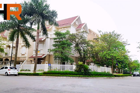 Coner villa Ciputra for rent, 4 bedroom, unfurnished & full of light