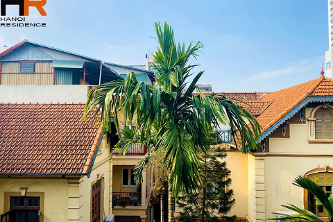 Newly repainted house 5 bedrooms with fully furniture for rent in Tay Ho street.