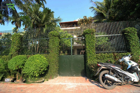 Lake view and garden 3-bedroom house for rent in Tay Ho, partly furnished