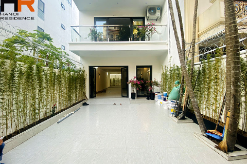 Renovated, modern 5 bedroom house for rent in Dang Thai Mai- Tay Ho