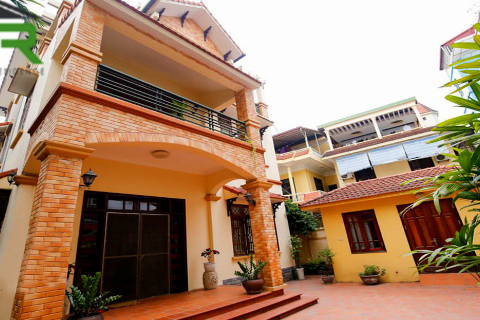 Charming 5 bedroom house in Tay Ho street with Large Yard and Full Furniture 
