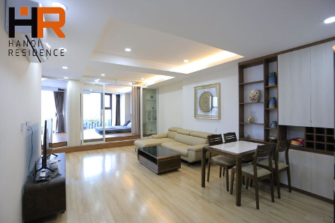 Lake view 02 bedrooms apartment for rent on Tran Vu street