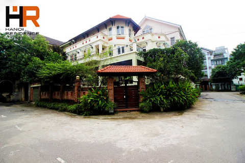 Swimming Pool Villa with 5 Bedrooms for rent in Vuon Dao area, Tay Ho dis
