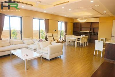 Penthouse 03 bedroom with big yard and lake view
