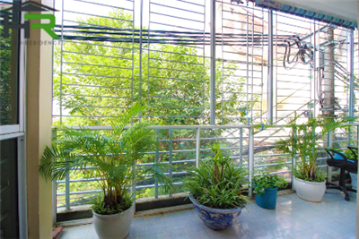 Good-price 6 bedroom house for rent in Tay Ho with full furniture 