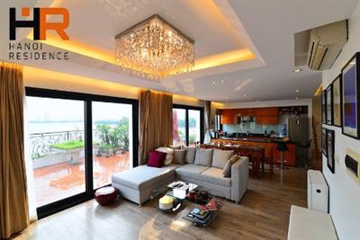 Top floor & Lake view apartment 02 beds with large outdoor terrace