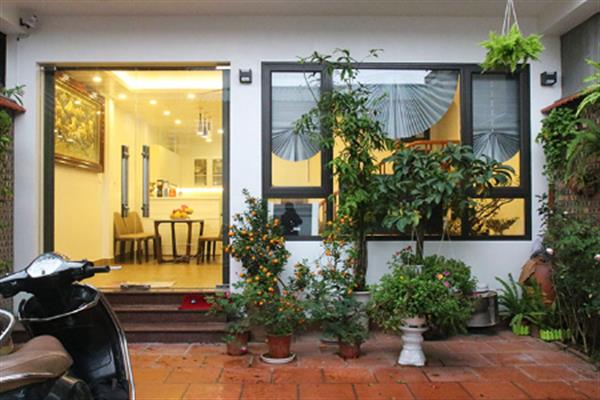 Modern 2 bedroom house for rent with large court-yard