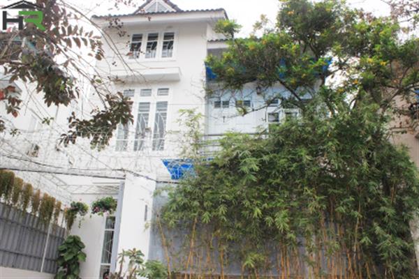 Newly 6 bedroom house for rent in Tay ho with yard and modern design