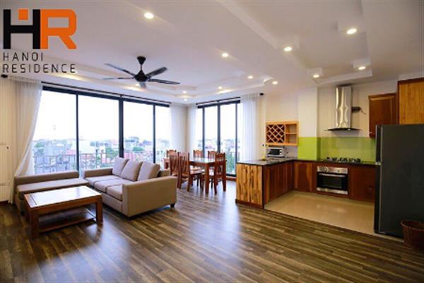 Lake view & Spacious 03 bedroom apartment for rent in Au Co street