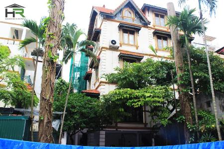 French style house for rent in Xuan Dieu Tay Ho with swimming pool and big yard