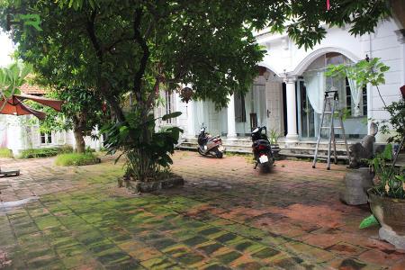 Big garden house with 2 bedrooms for rent in Dang Thai Mai - Tay Ho