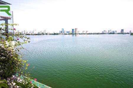 Lake-view 4 bedroom house for rent in Tay Ho 