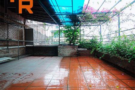 Duplex 02 beds apartment in center of Tay Ho dist with big roof terrace