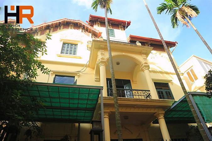 Garden 04-bedroom house with full furniture for rent on Nghi Tam street
