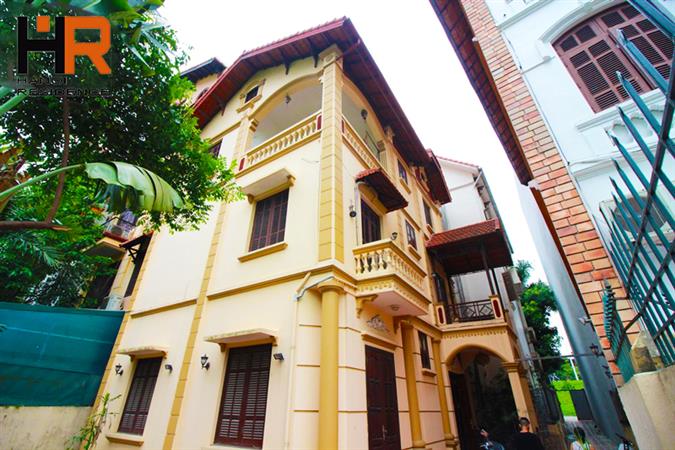 Garden house with 4 bedrooms and full furniture for rent in Tay Ho dis