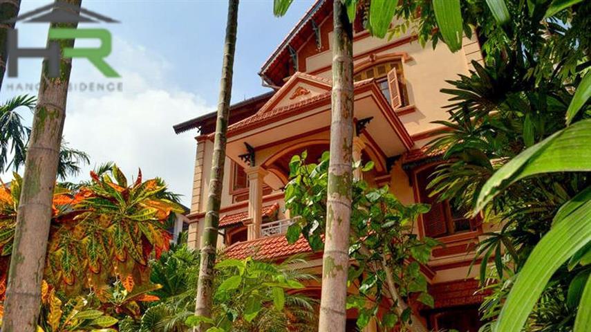 Spacious villa for lease with 4 bedrooms and stunning garden in Tay Ho