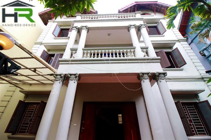 Generous 5 bedroom house with a courtyard for rent in Tay Ho 