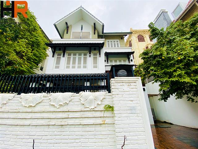 Modern villa for rent in Tay Ho, near lake, 5 bedroom, nice furniture