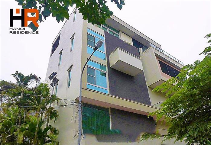  Lake view villa for rent in Tay Ho with 5 bedrooms, roof top and elevator
