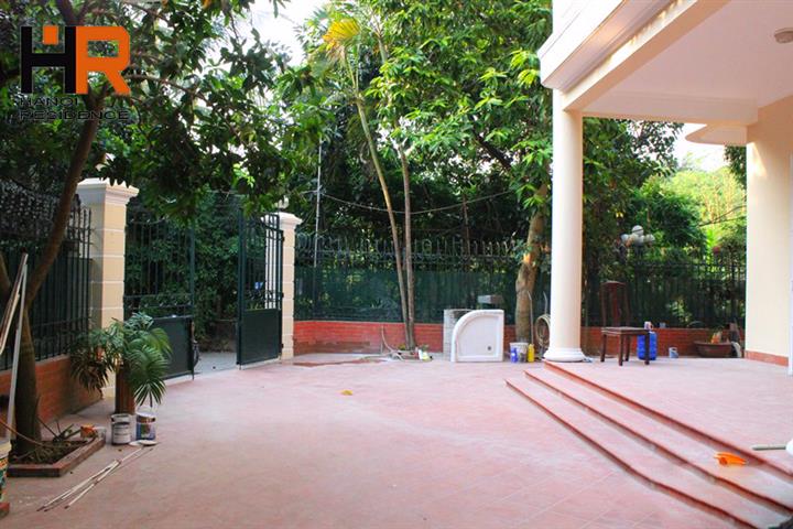 Lake view, big yard house for rent with 4 bedrooms in To Ngoc Van - Tay Ho