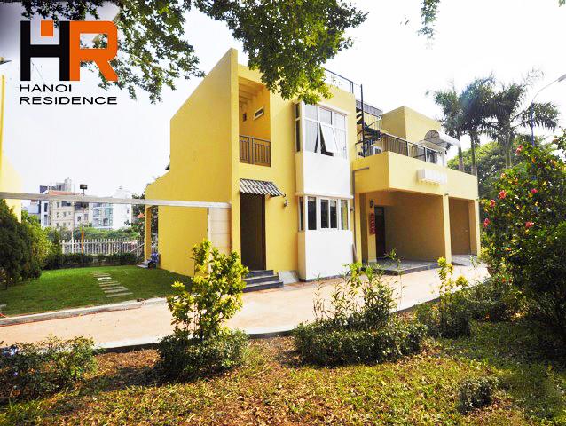 450sqm Lake view villa in Tay Ho, 4 bedrooms with basic furnished