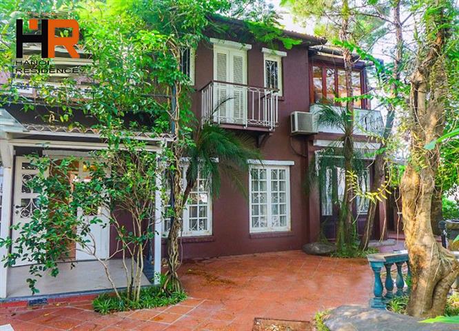 Lake side two storey villa with 3 bedrooms for rent in Tay Ho near Sheraton hotel 