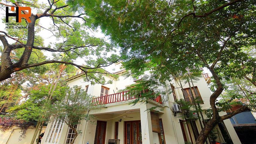 Spectacular 5 bedroom villa with huge garden for rent in Tay Ho