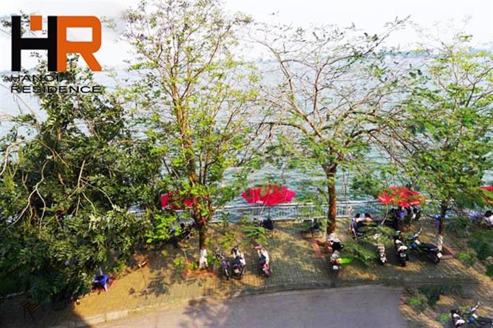 Front lake villa for rent in Dang Thai Mai with 5 bedrooms, full of light
