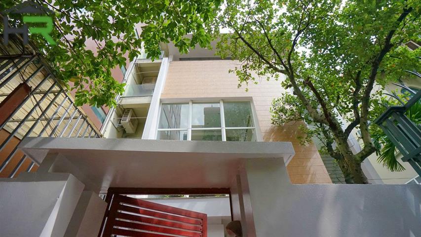 Charming 2 bedroom house for rent with court yard and full furniture in Tay Ho 