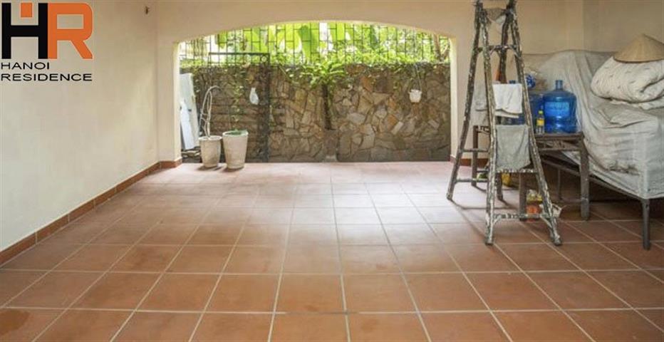 Fully furnished 4 bedroom house with courtyard for rent in Tay Ho 