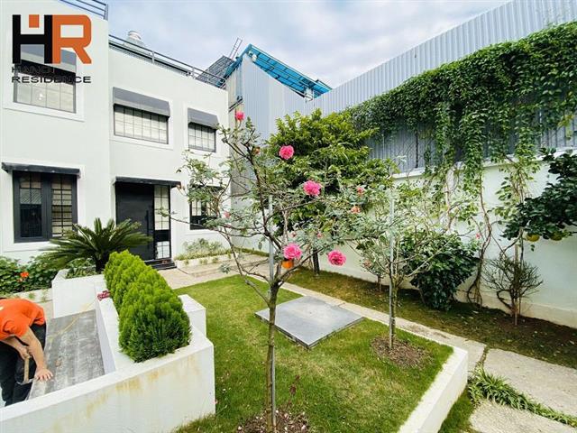 Garden house with 3 bedroom and great view for rent in Tay Ho