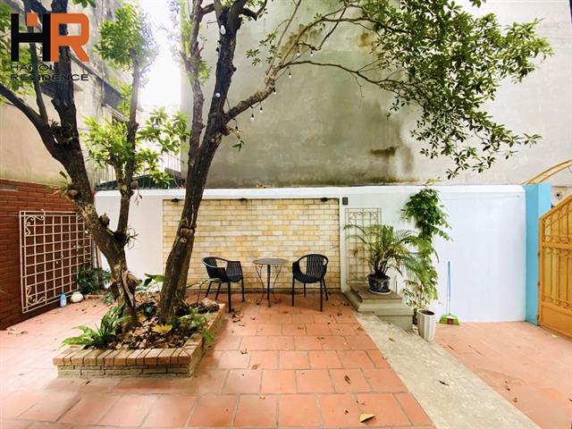 Cozy house for rent in Tu Hoa, Tay Ho with courtyard, 3 bedroom and fully furnished