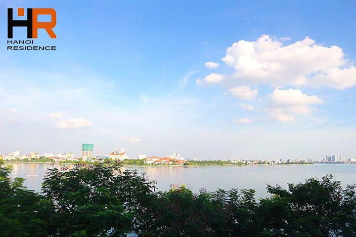 Lake side fully furnished house with 4 bedroom for rent in Nhat Chieu, Tay Ho