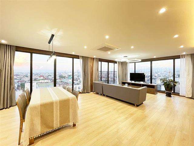 Penthouse in Hoan Kiem, fully furnished, 3 bedrooms with services