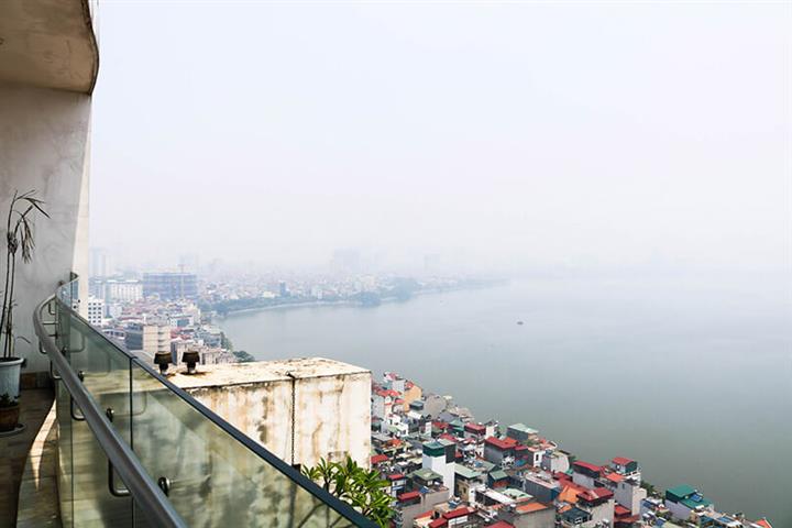 Lake view, 5 bedroom apartment for rent in Golden Westlake with balcony