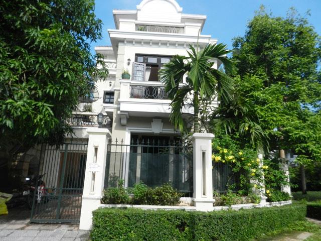 Corner villa in Ciputra with 5 bedrooms, 300m2 of land, near Unis