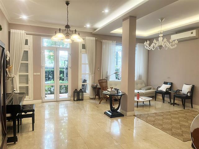 Ciputra villa Hanoi, 4 bedrooms, open living area, nice kitchen, near park
