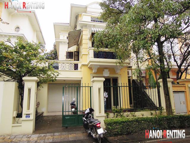 Ciputra villa for rent, 5 bedrooms, open kitchen, near Unis school