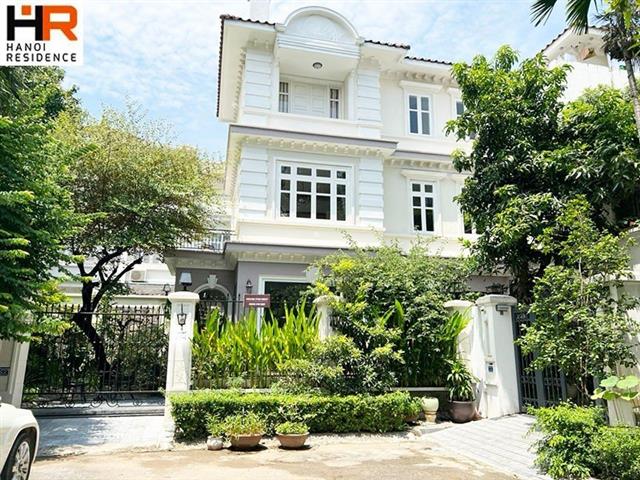 Gorgerous 4 bedroom villa for rent in D block in Ciputra with garden and high quality furniture