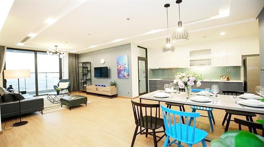 4 bedrooms apartment in Vinhomes Metropolis, high floor, bright & modern furnished